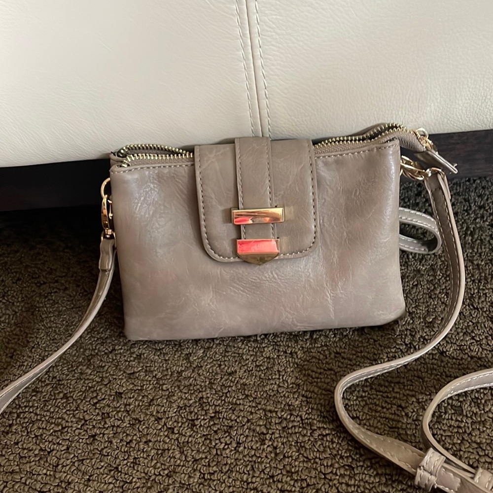 small purse, can be used as a wristlet or small crossbody bag